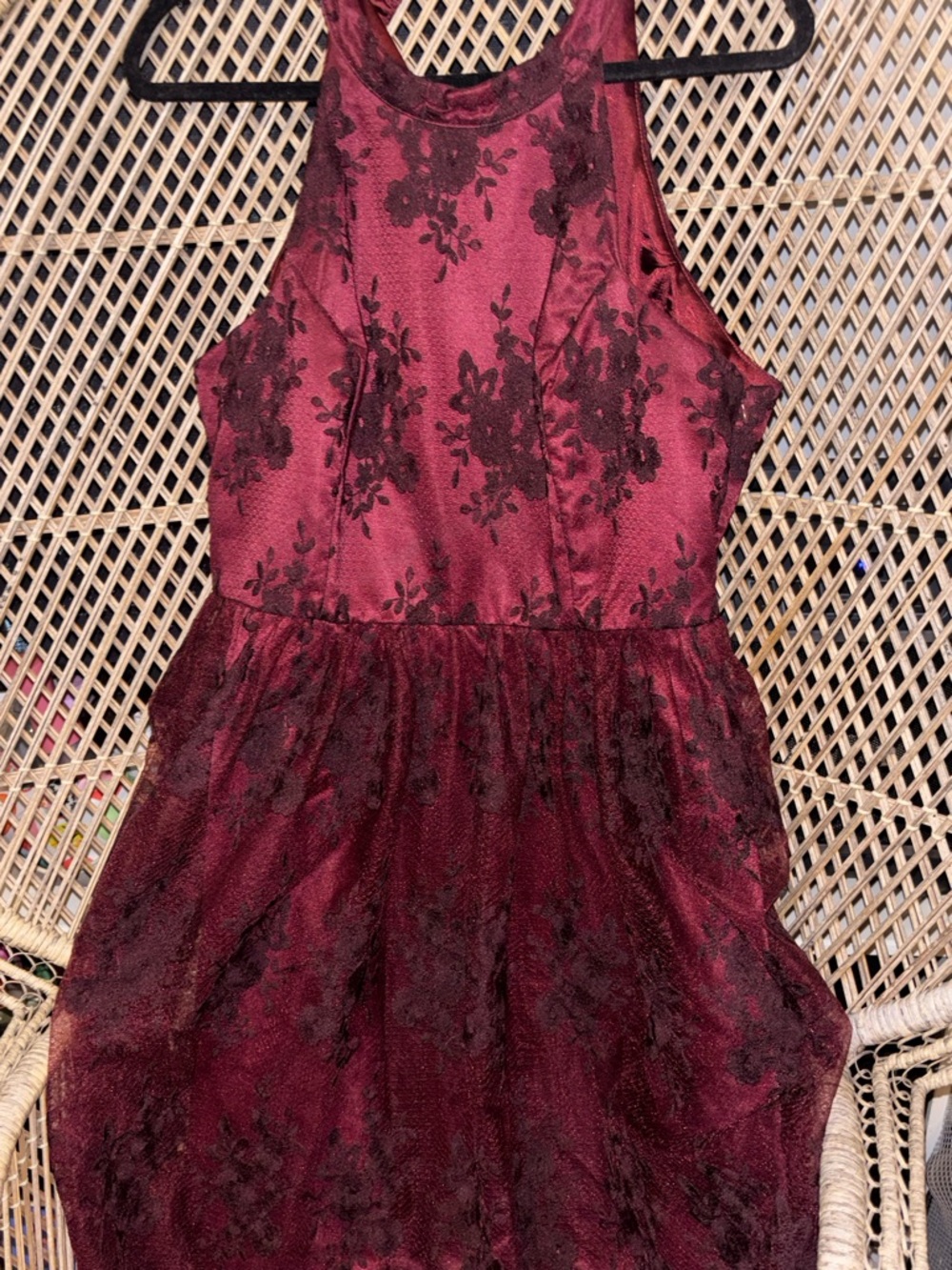 Women's Burgundy Lace-Overlay Prom Dress